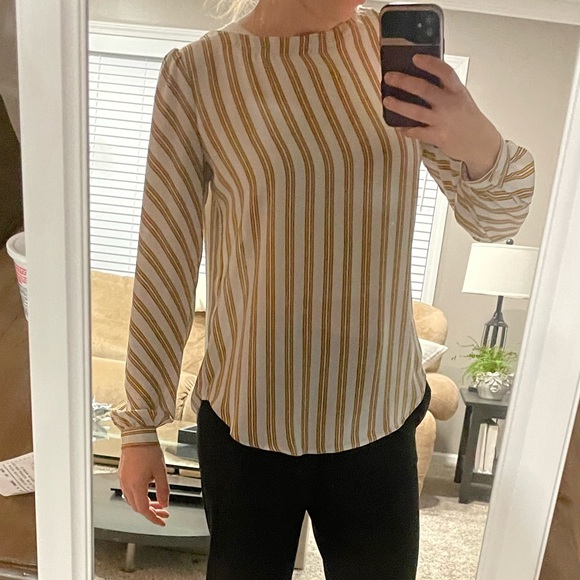 Woman’s Blouse - Picture 5 of 5